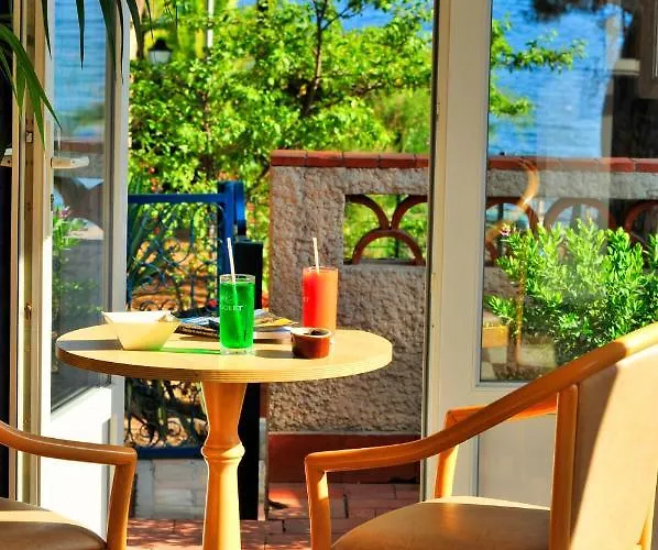 Vtf Clairefont Hotel